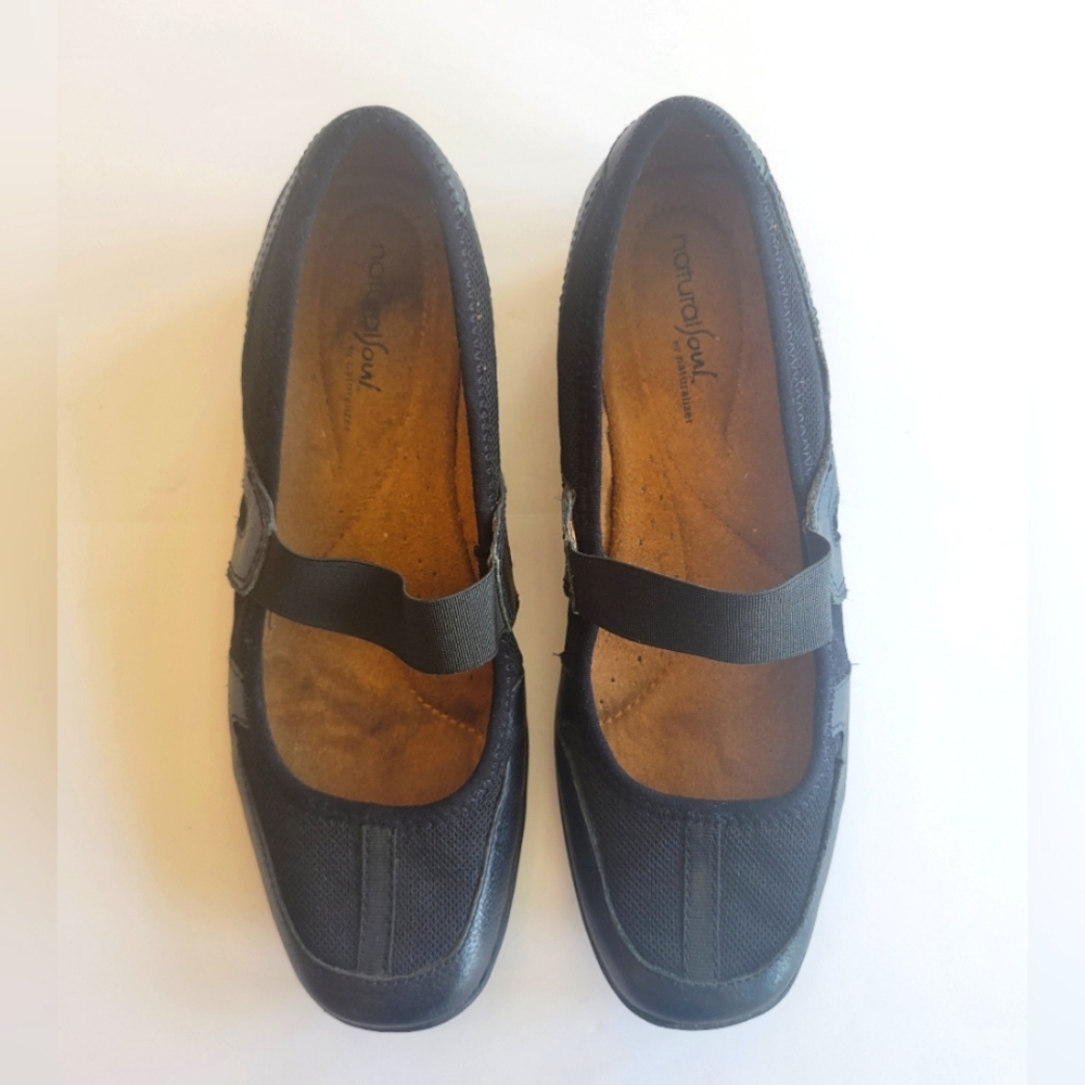 Black Leather Casual Flats by Naturalsoul Naturalizer